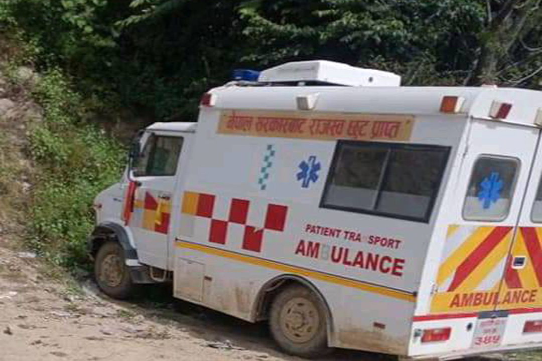 पञ्चेश्वर गाउँपालिकाको एम्बुलेन्स एक बर्षदेखि धनगढीमा थन्कियो